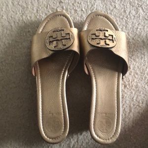 Tory Burch Size 10 gold wedge sandals